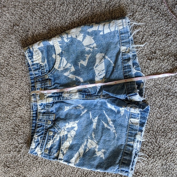 🌻 Distressed Denim Jean Shorts - Picture 7 of 8